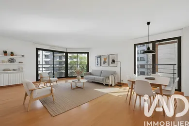 Apartment in Paris (75016)