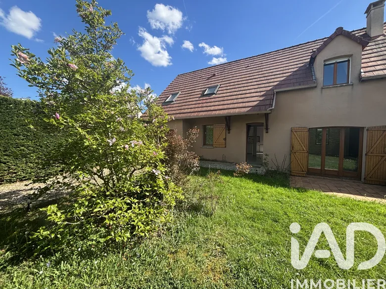 Maison 9 pièces 150 m² · à Gurgy · 150 m² · 267 000 €