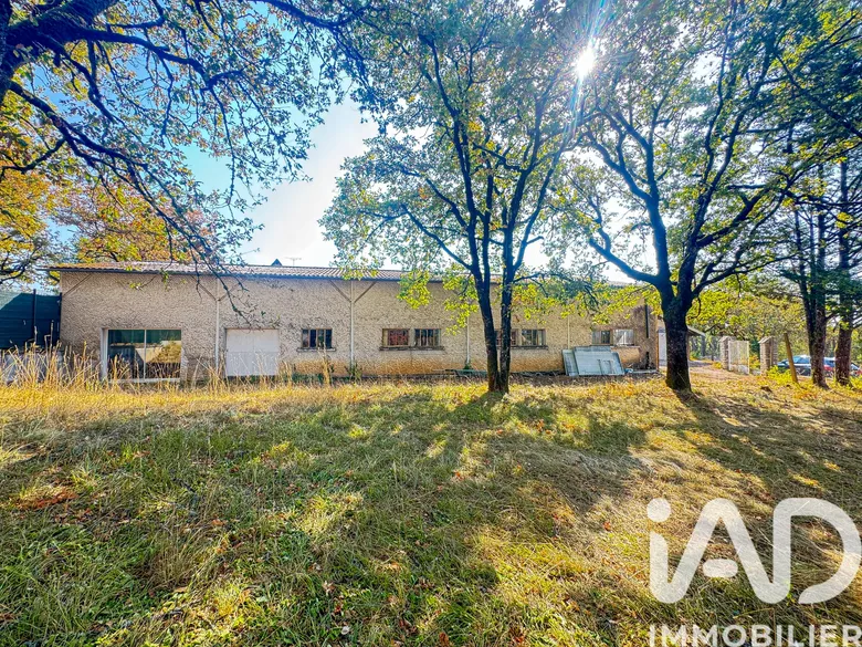 Maison 5 pièces 250 m² · à Nespouls · 250 m² · 118 000 €