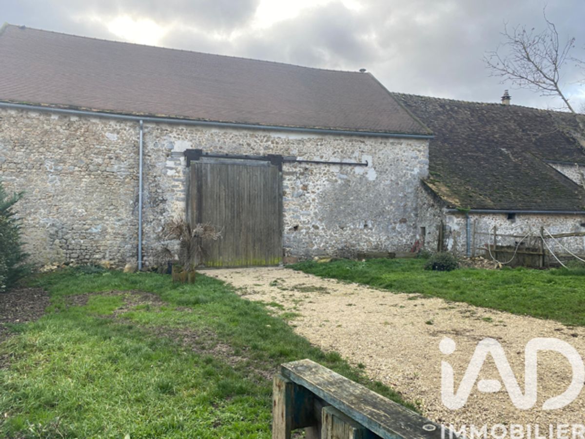 Grange 1 pièce de 140 m² à Saint-Maurice-Montcouronne (91530)