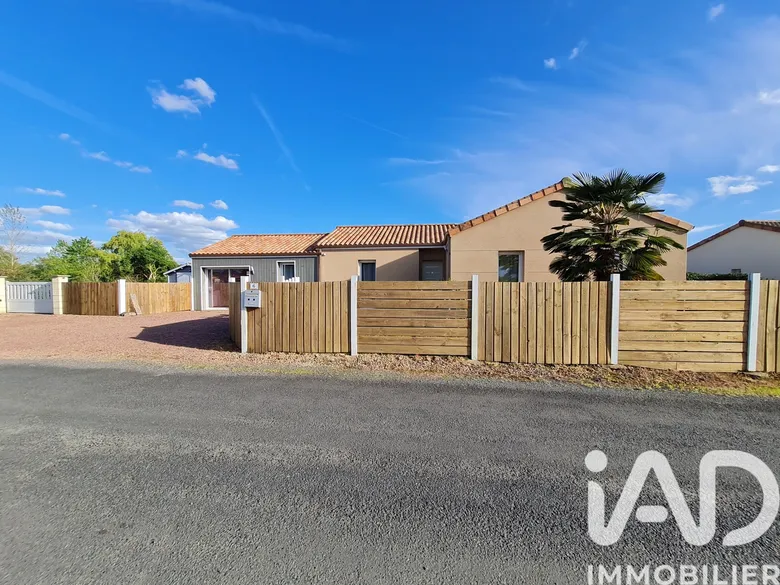Maison 5 pièces 118 m² · à Bournand · 118 m² · 239 000 €