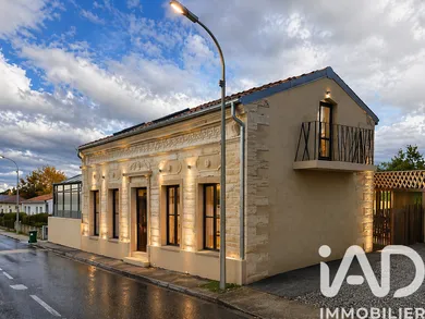 Traditional house in Talais (33590)