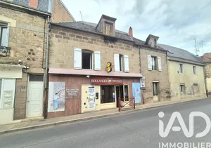 Immeuble à Larche (19600)