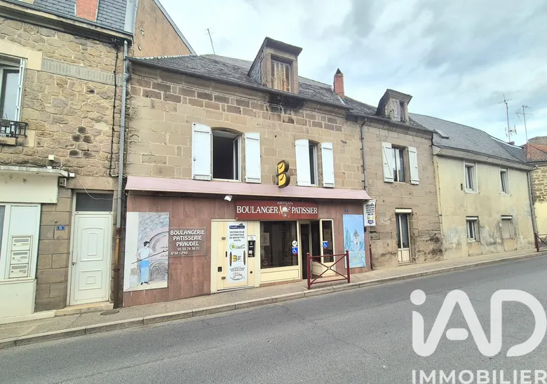 Immeuble 208 m² · à Larche · 208 m² · 255 000 €