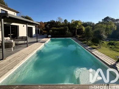 Maison à Roquebrune-sur-Argens (83520)