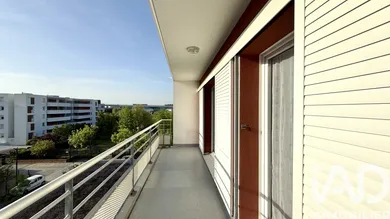 Apartment in Bordeaux (33300)