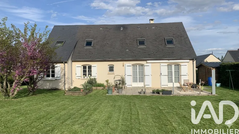Maison 6 pièces 237 m² · à Maillé · 237 m² · 329 000 €