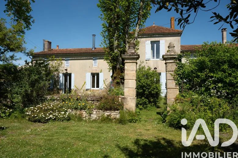 Maison 8 pièces 284 m² · à Bégadan · 284 m² · 595 000 €
