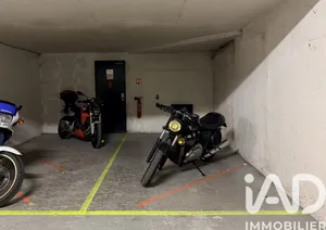 Parking in Paris (75020)