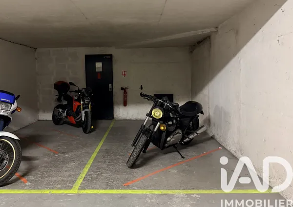 Parking à Paris (75020) photo 2