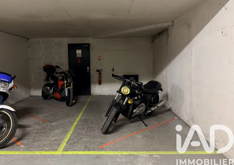 Parking à Paris (75020) photo 3