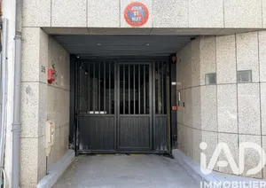 Parking à Paris (75020)