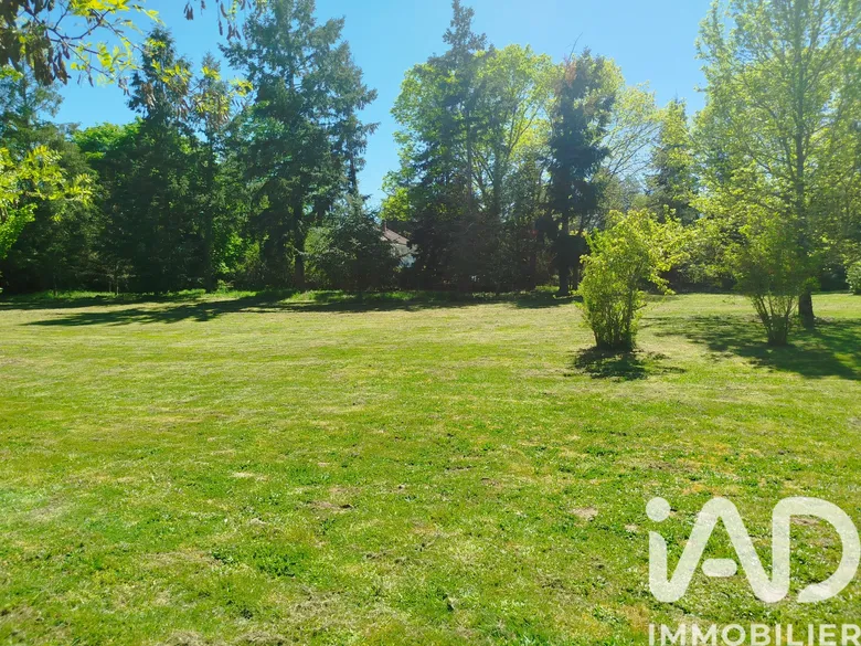 Terrain à bâtir à Domérat (03410) · 29 000 €