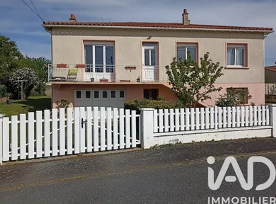 Traditional house in Le Tallud (79200)