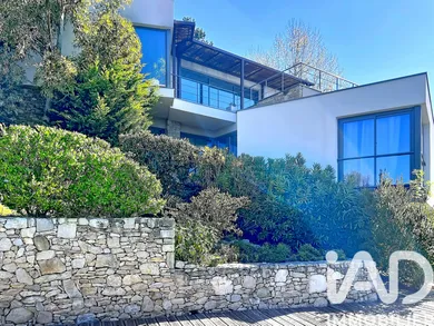 Architectural house in FORCALQUIER (04300)