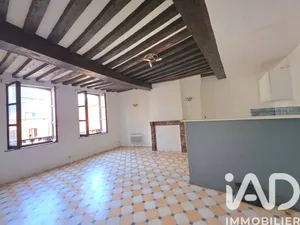 Building in Avesnes-sur-Helpe (59440)