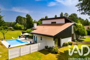 Architectural house in Saint-Vincent-de-Paul (40990)