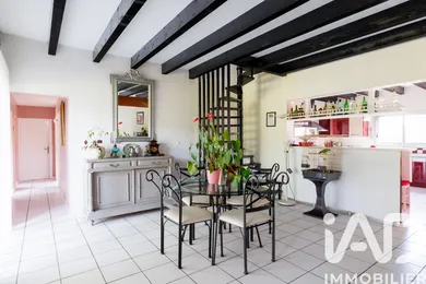 Architectural house in Saint-Vincent-de-Paul (40990)