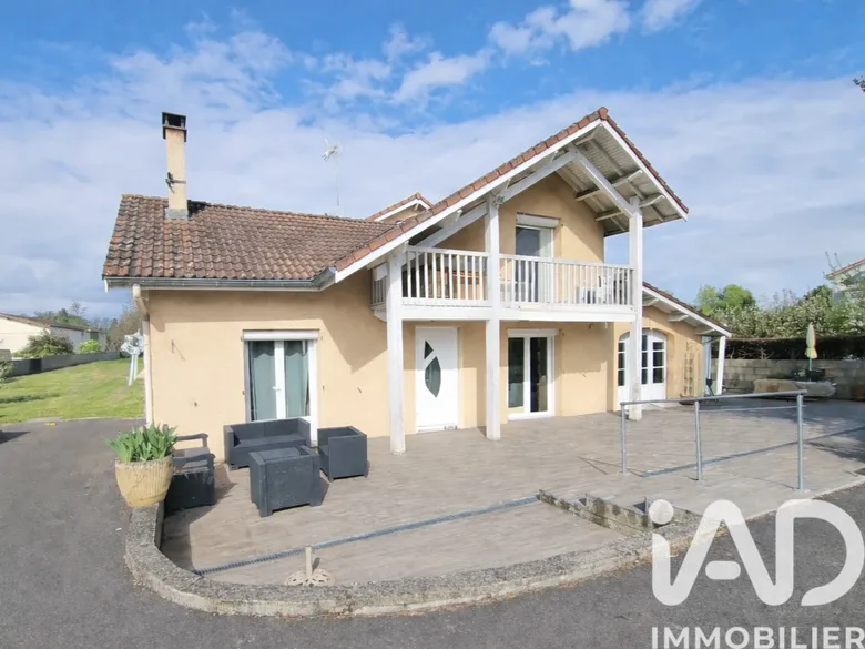 Maison 9 pièces 200 m² · à Andrézieux-Bouthéon · 200 m² · 450 000 €