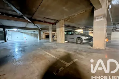 Parking in Marseille (13005)