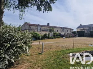 Longere in Saint-Macaire-du-Bois (49260)