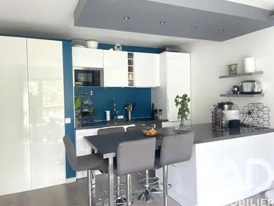 Apartment in Montreuil (93100)