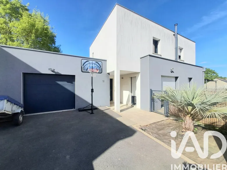 Maison 5 pièces 129 m² · à Montfort-sur-Meu · 128,7 m² · 370 000 €