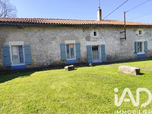 Maison de campagne à Chazelles (16380)