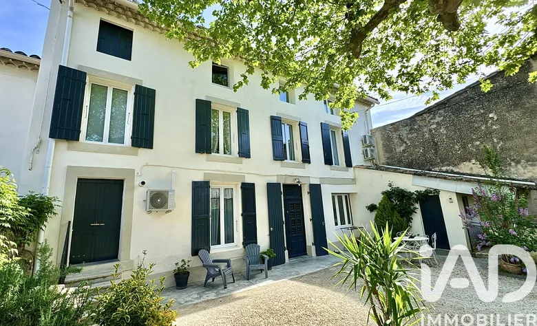 Maison 13 pièces 313 m² · à Sainte-Cécile-les-Vignes · 313 m² · 559 900 €