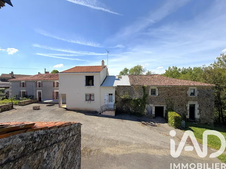Maison 9 pièces 220 m² · à L'Hermenault · 220 m² · 188 000 €