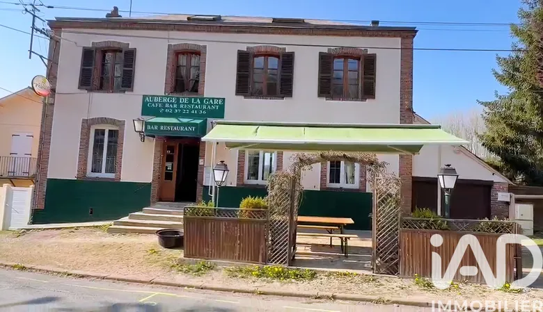 Local commercial 321 m² · à Jouy · 321 m² · 468 000 €