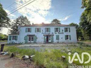 House in mervent (85200)