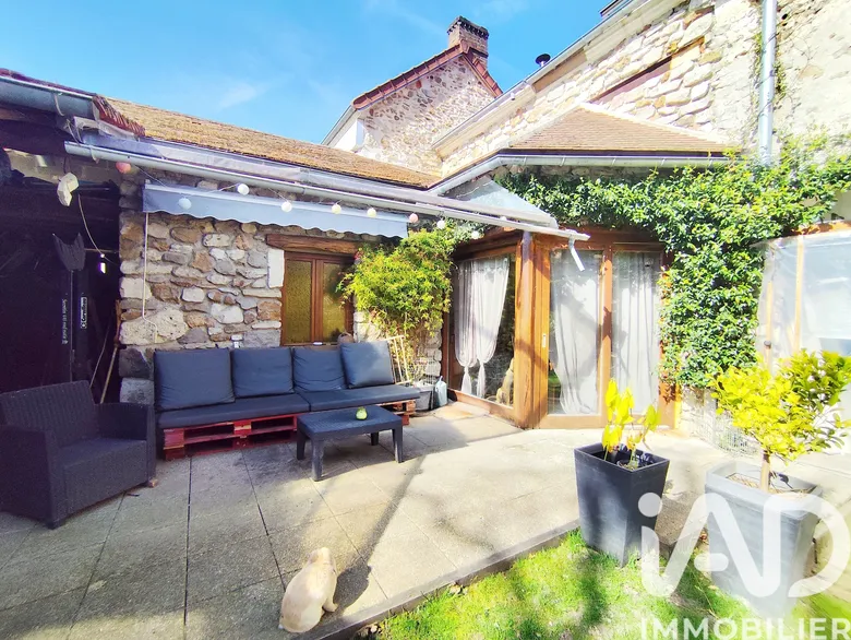 Maison 6 pièces 210 m² · à Montreuil-aux-Lions · 210 m² · 300 000 €