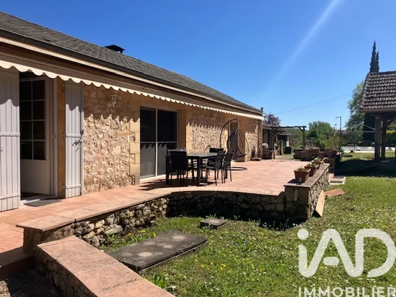 Maison 7 pièces 230 m² · à Saint-Cyprien · 230 m² · 325 500 €