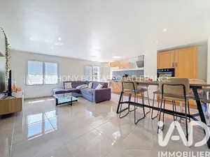 Apartment in Solliès-Pont (83210)