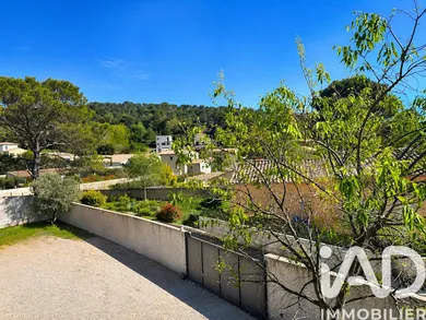 Immeuble à Piolenc (84420)