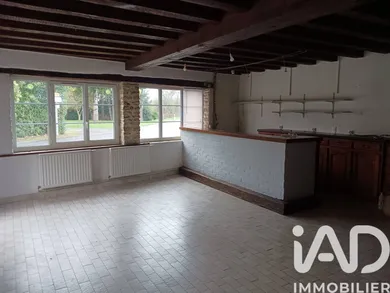 Commercial walls in Usson-du-Poitou (86350)