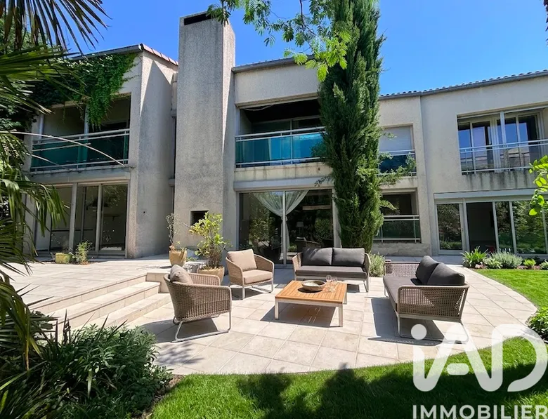 Maison 10 pièces 247 m² · à Vals-les-Bains · 247 m² · 520 000 €