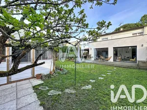 Townhouse in Villenave-d'Ornon (33140)