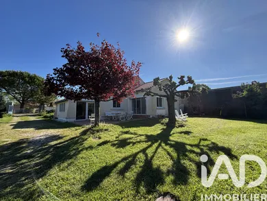 Traditional house in Saint-Martin-Lacaussade (33390)