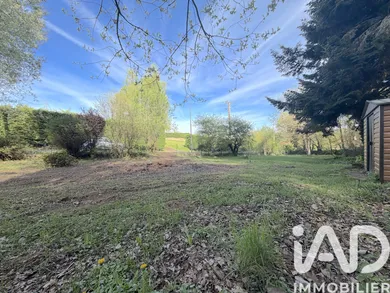 Land in Volvic (63530)