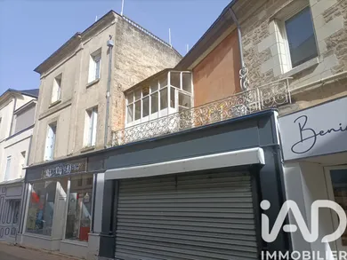 Building in Doué-en-Anjou (49700)