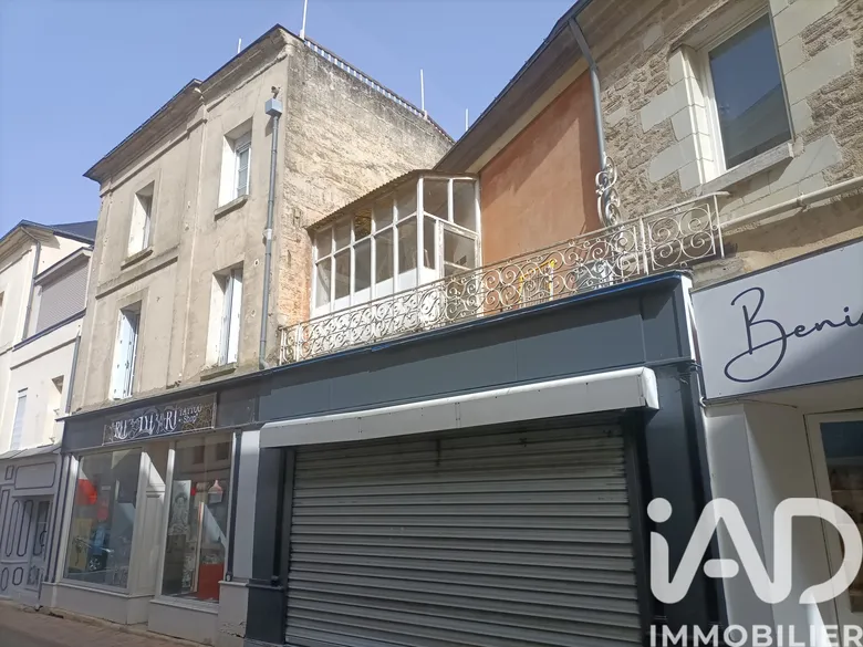 Immeuble 320 m² · à Doué-en-Anjou · 320 m² · 276 000 €