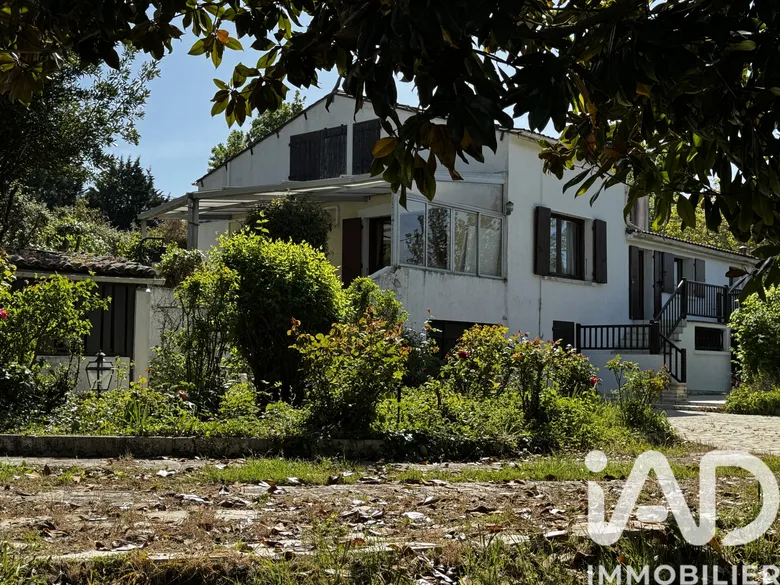 Maison 6 pièces 150 m² · à Saint-Bonnet-sur-Gironde · 150 m² · 298 000 €