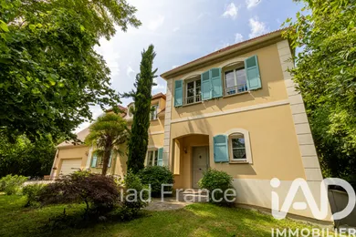 Architectural house in Maule (78580)