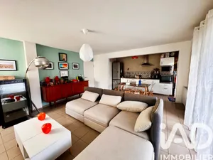 Apartment in Villenave-d'Ornon (33140)