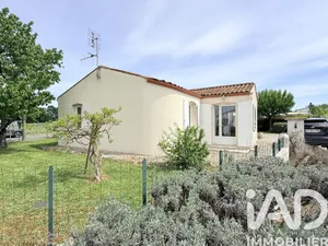 Traditional house in Saint-Martial-de-Vitaterne (17500)