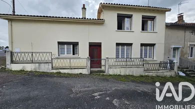 Maison de ville à Ruffec (16700)