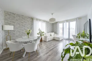 Apartment in Chevilly-Larue (94550)