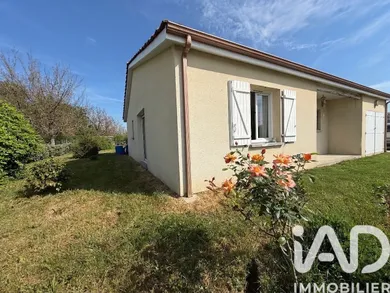 Traditional house in SAINT MARTIN DE SESCAS (33490)